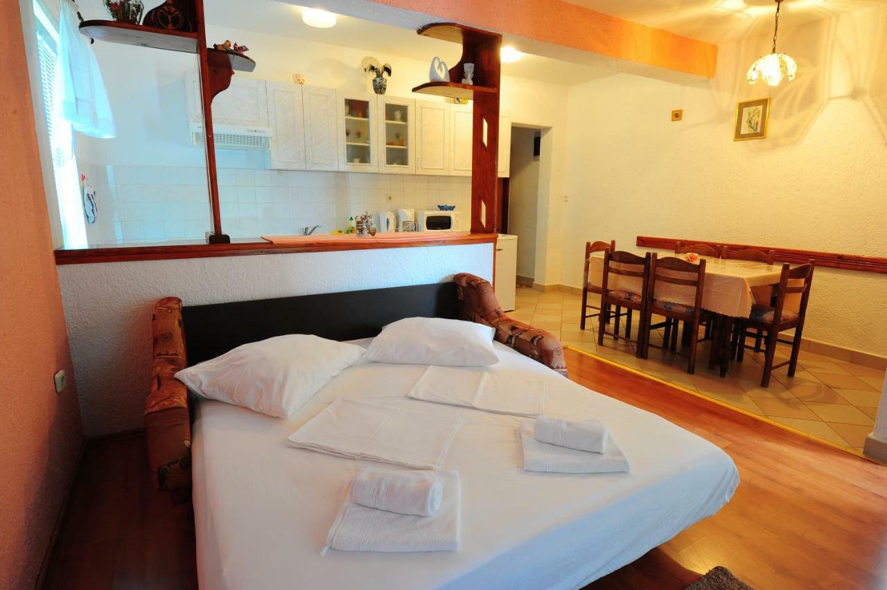 Apartmani Margeta Rab Town Exteriör bild